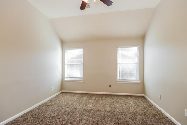 Building Photo - 1426 Rocky Glen Ln