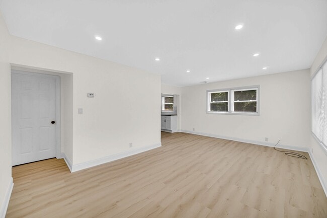 Building Photo - 3 Bedroom 1 Bathroom House for Rent!