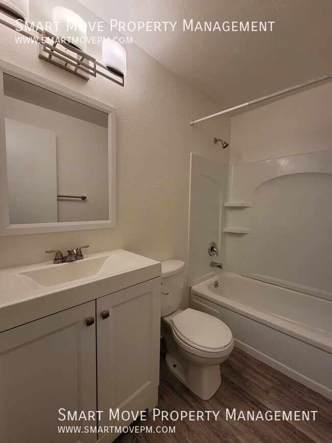 Building Photo - 2565 Targee-