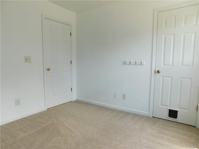 Building Photo - 576 Greenwood Park Way