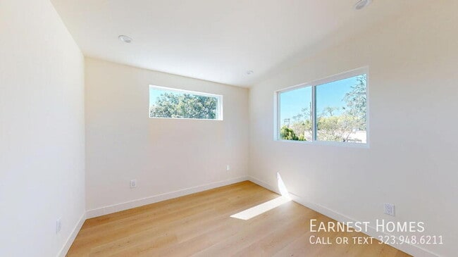 Building Photo - 6445 Satsuma Ave