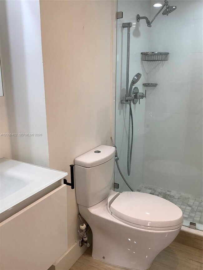 Building Photo - 150 SE 25th Rd