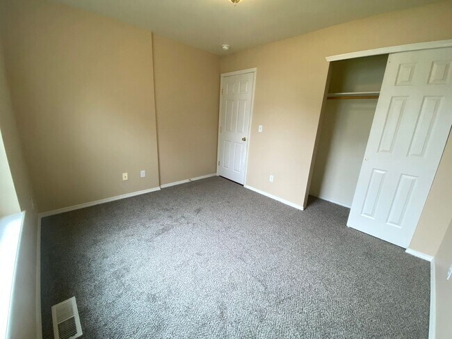 Building Photo - 3 Bedroom 2 Bathroom Home for Rent!