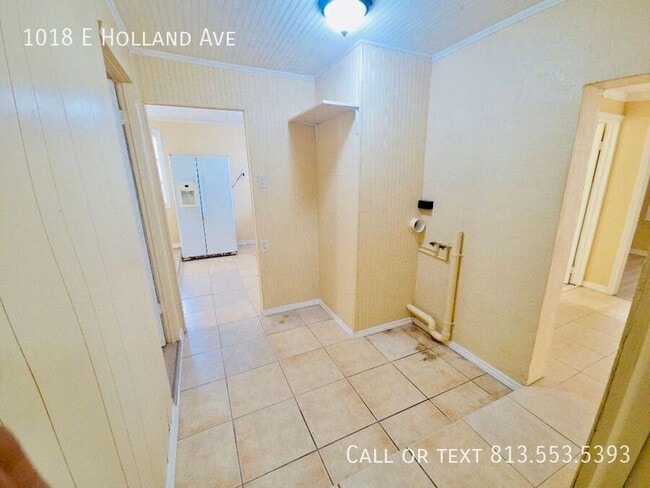 Building Photo - 1018 E Holland Ave
