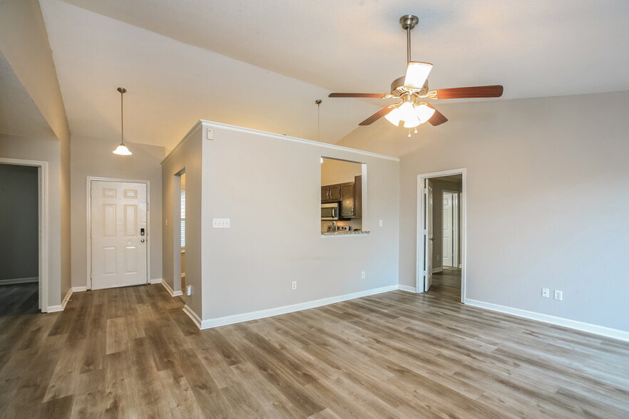 Building Photo - 1358 Evergreen Dr