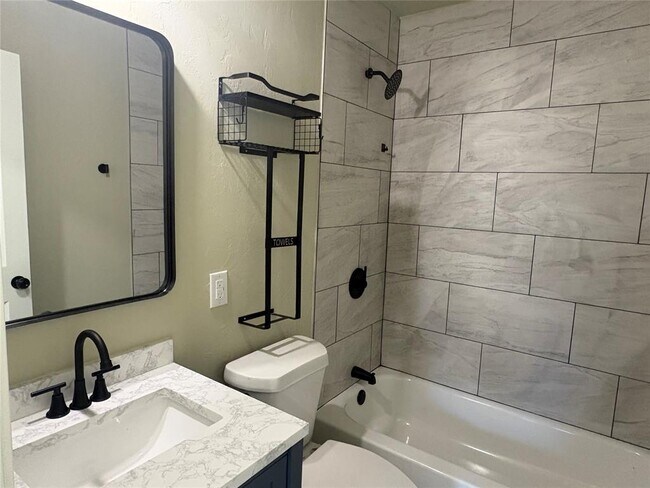 Building Photo - 205 NW 2nd St