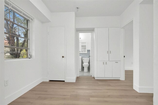 Building Photo - 4740 Pine Tree Dr