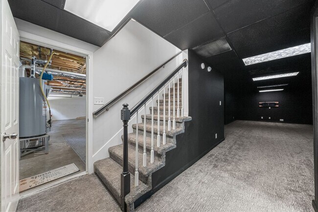 Building Photo - 3 Bedroom 3 Bath Pet Friendly Home For Ren...
