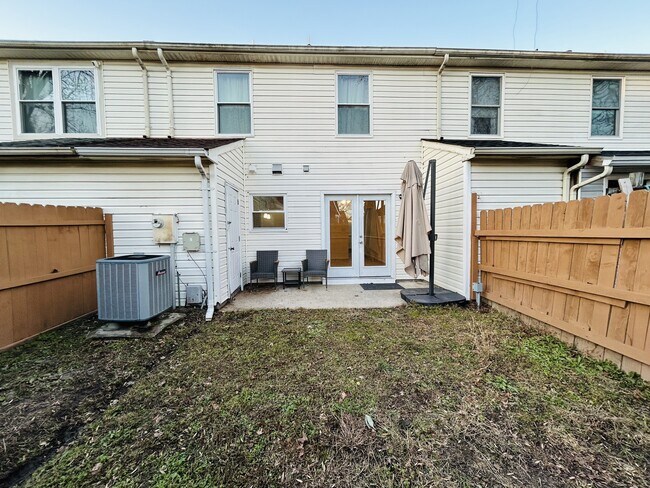 Building Photo - 5607 Gates Landing Rd