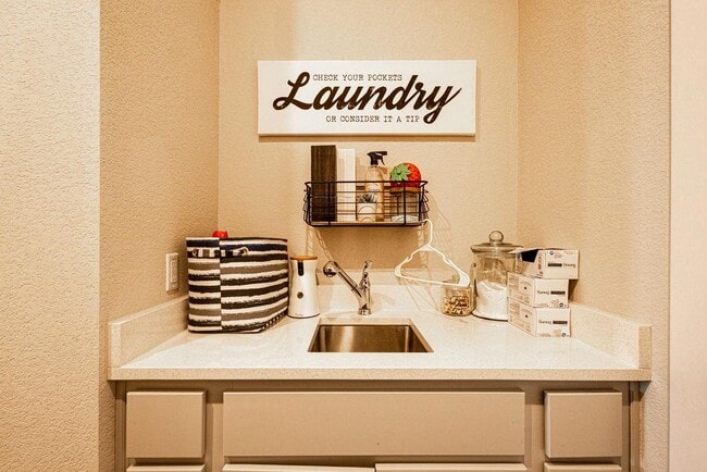 Building Photo - 217 Northcrest Dr