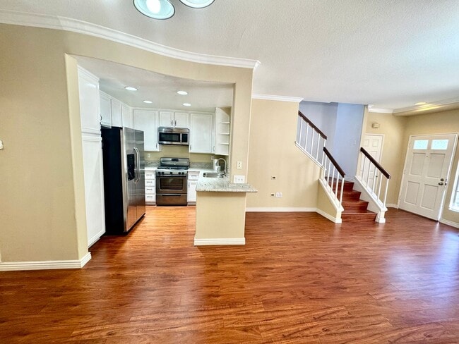Building Photo - Beautiful 2 Story, 2 Bedroom plus Large Lo...