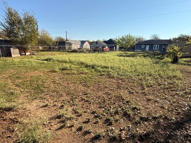 Building Photo - 1111 S Interurban St