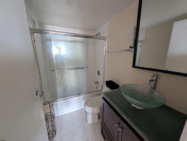 Building Photo - 526 Pacific Ave