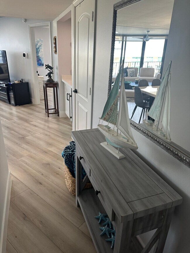 Building Photo - 5420 N Ocean Dr