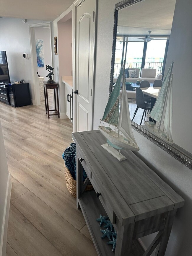 Building Photo - 5420 N Ocean Dr