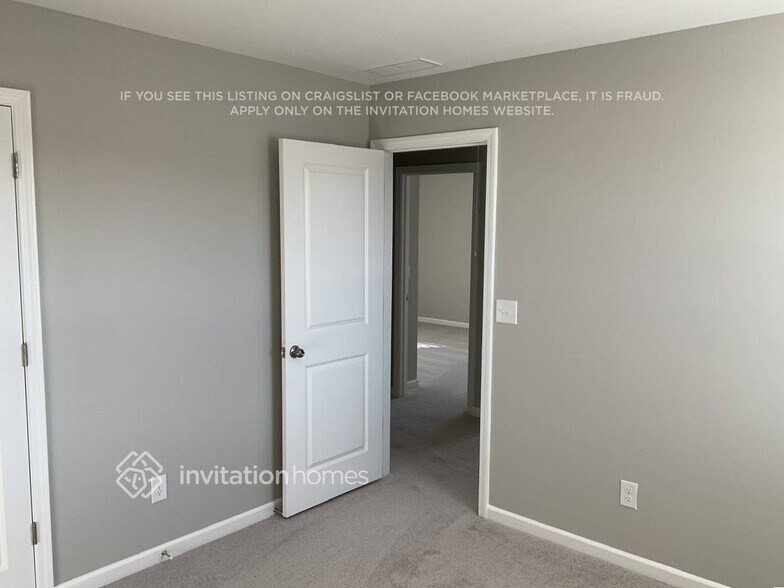 Building Photo - 533 Almere Dr