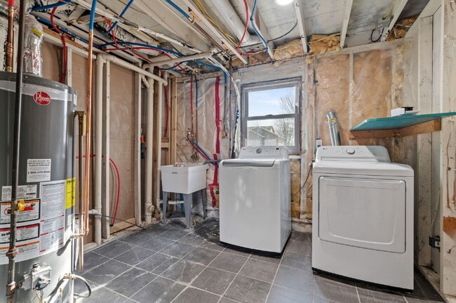 Building Photo - "Charming 4-Bedroom Home with Granite Elegance in Lino Lakes – 2584 Sq Ft of Comfort!"