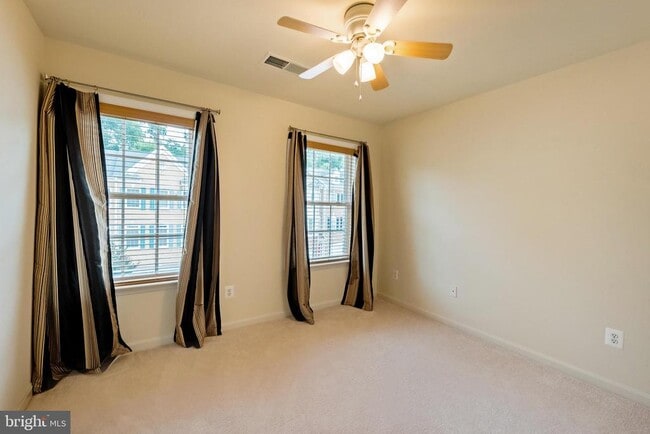 Building Photo - 3385 Beechcliff Dr