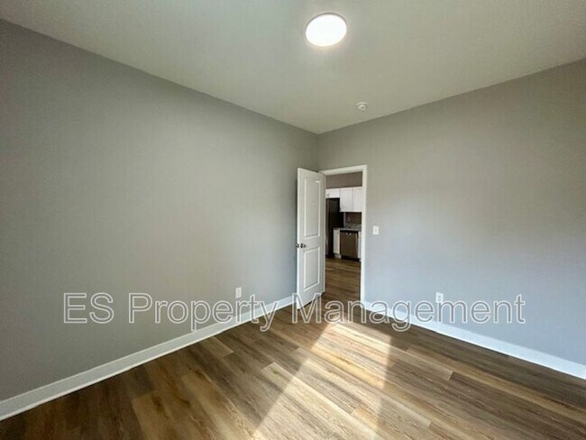 Building Photo - 321 N Kealing Ave