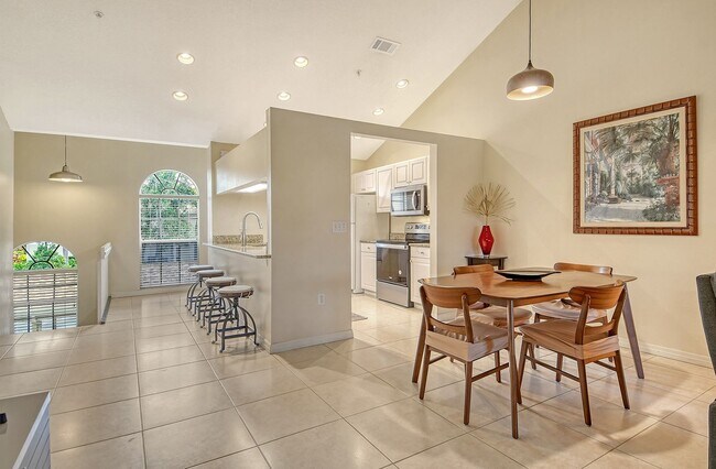 Building Photo - Spacious 3 bedroom, 2 bath condo with a lake view in Palmer Ranch