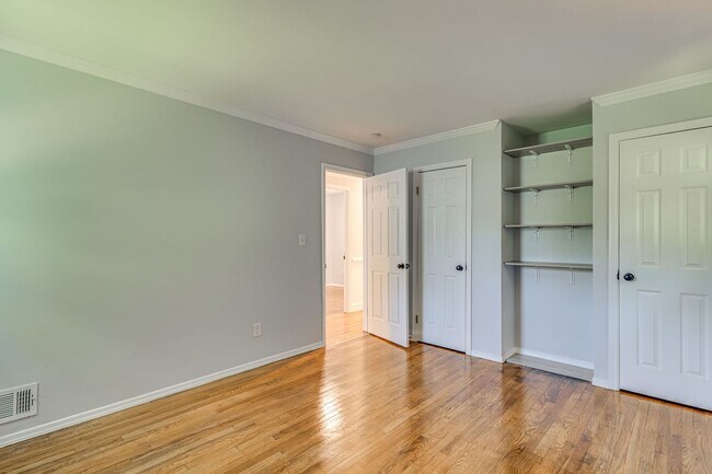 Building Photo - Charming 3+ BR single family home available now