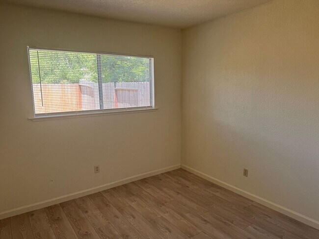 Building Photo - 3325-3327 Jayanne Way