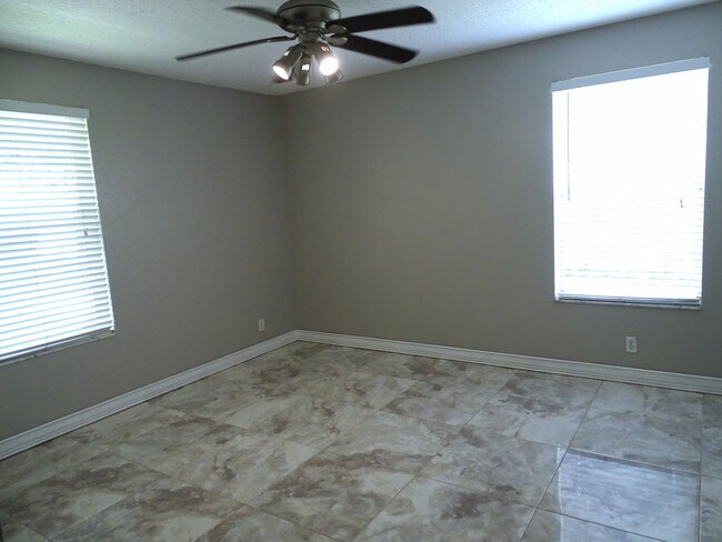 Building Photo - 6325 Winding Lake Dr