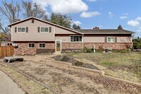 Building Photo - 2990 Roche Dr S