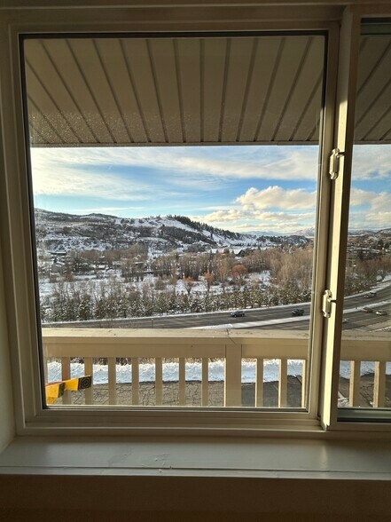 Building Photo - 336 Old Fish Creek Falls Rd