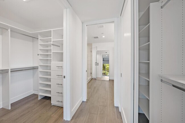 Building Photo - 1 S Palmway