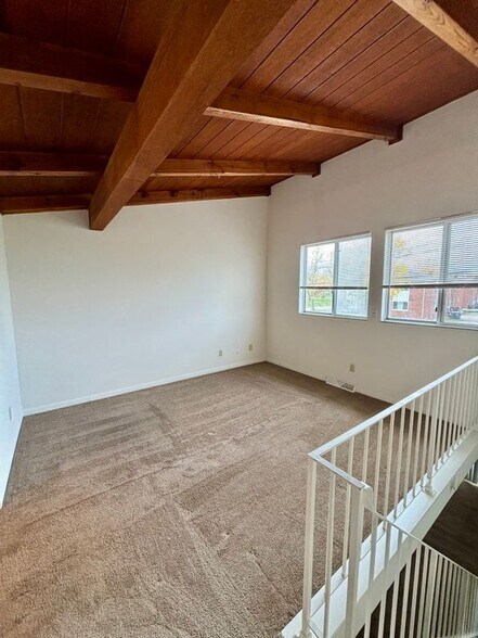 Building Photo - 11 Gloucester Ave