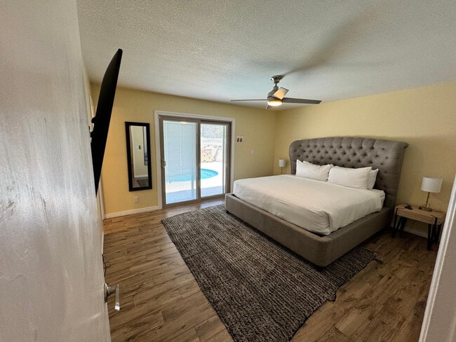 Building Photo - 8238 E Vista Dr