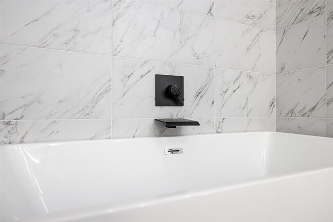 Building Photo - 416 Grandview Ave