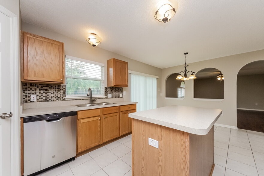 Building Photo - 4811 Petal Pawpaw Ln