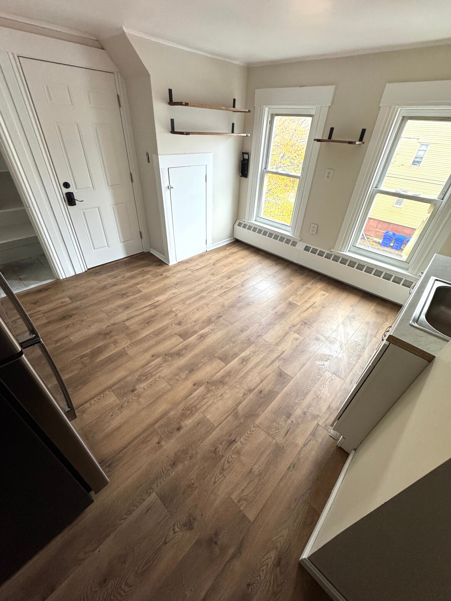 Building Photo - 180 Notre Dame Ave