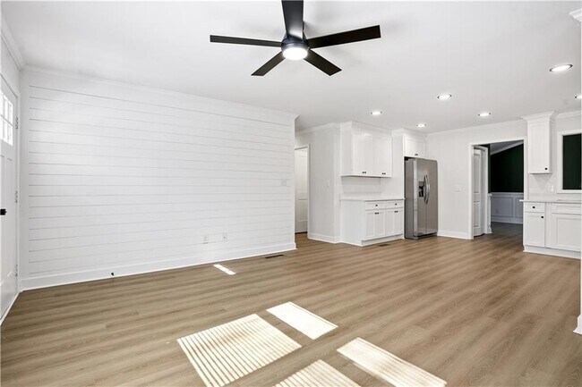 Building Photo - 127 Perry St