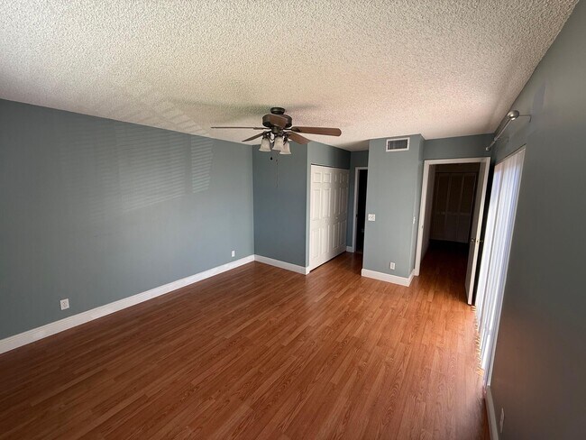 Building Photo - 3892 Victoria Dr
