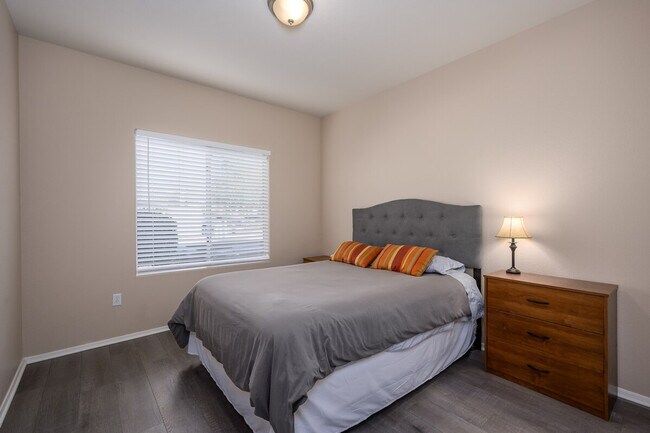 Building Photo - 5335 E Shea Blvd