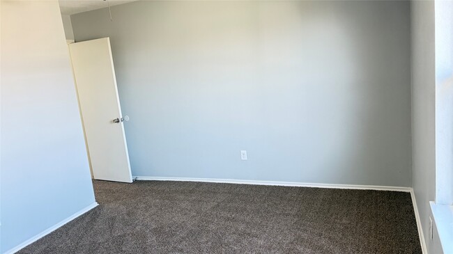 Building Photo - 4115 Geronimo Lake Dr