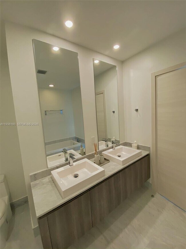 Building Photo - 801 S Miami Ave