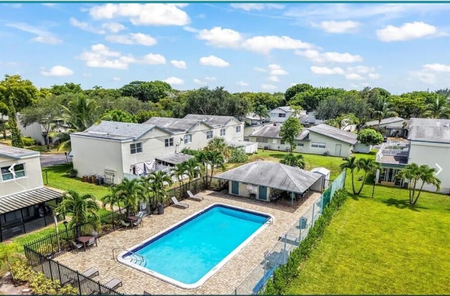 Building Photo - 3001 NW 4th Ter