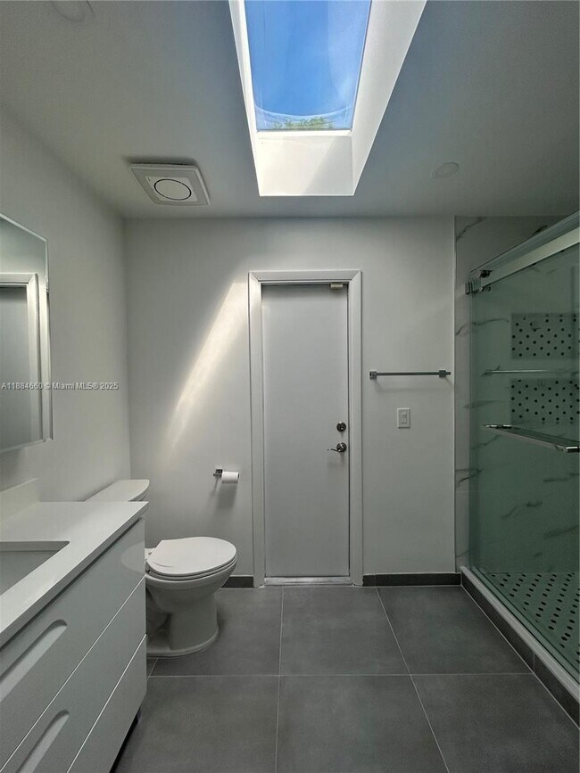 Building Photo - 20627 NE 9th Pl