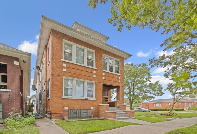 Primary Photo - 8204 S Marquette Ave