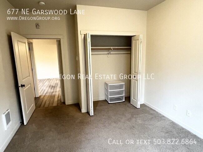 Building Photo - 677 NE Garswood Ln