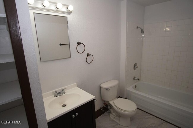 Building Photo - 2919 Frankfort Ave