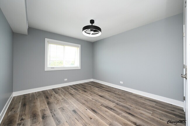 Building Photo - 9381 Bay Colony Dr