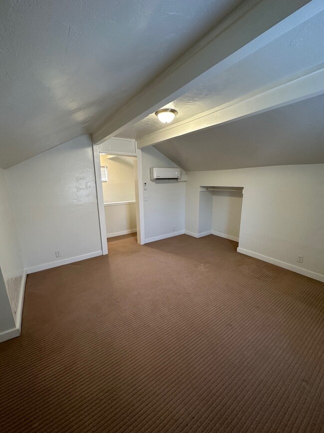 Building Photo - 617 S 10th Ave