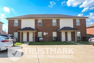 Building Photo - 4403 B Abigail