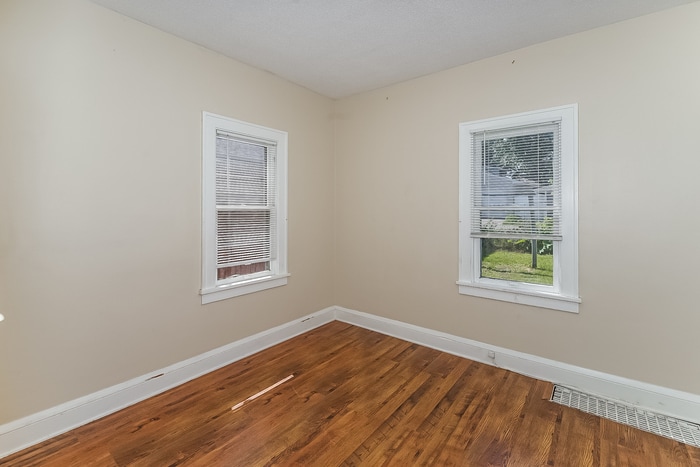 Building Photo - 1856 Clear Ave E