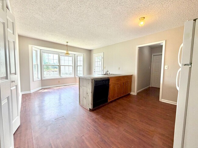 Building Photo - 401 Old Glory Ln